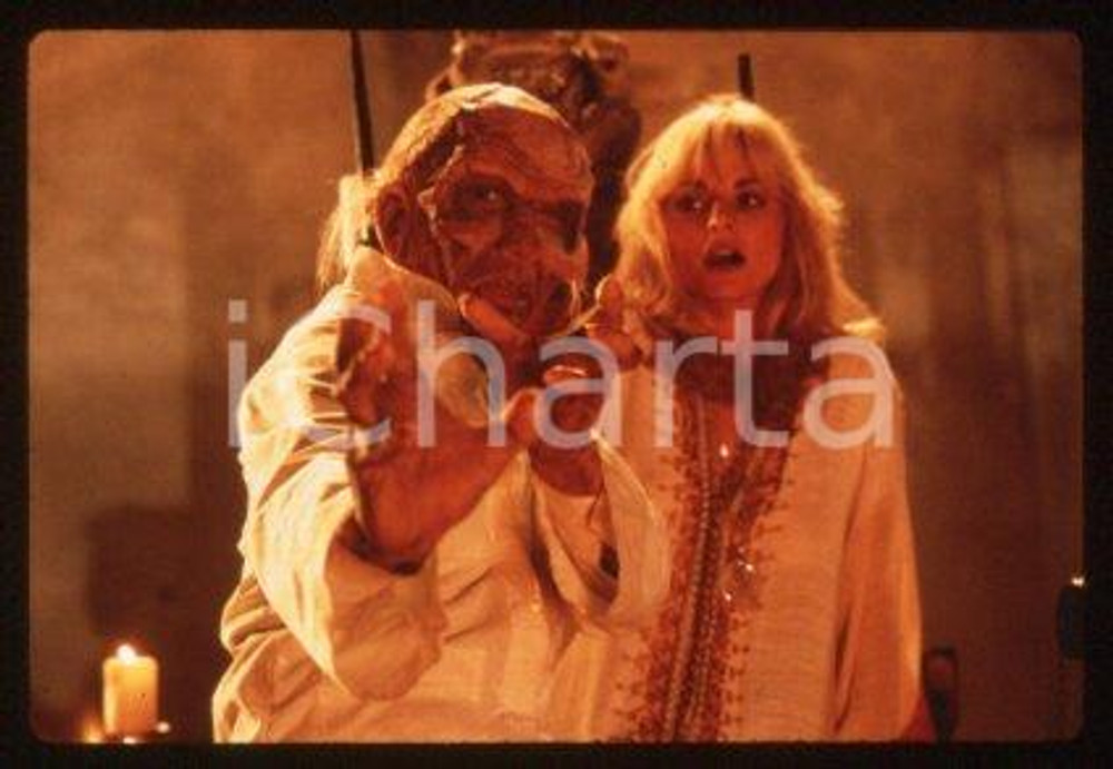 35mm vintage slide* 1989 CINEMA - "THE VINEYARD", James HONG, Michael WONG (35)  Diapositiva d'epoca, in formato 35 mm.CONDIZIONI: GOODE' severamente vietata la riproduzione. Tutti i diritti sono riservati.Nella diapositiva ICharta mette in vendita, sul negozio eBay e in esclusiva sul sito "icharta" il proprio archivio composto da numerose diapositive e negativi fotografici d'epoca, tutti originali e autentici, che attraversano la storia del costume italiano tra gli la fine degli anni Sessanta e Novanta.Si tratta di uno sguardo inedito sull'attualit&agrave;, la politica, la vita quotidiana, il gossip e la cultura, che fotografa il cambiamento della nazione in quest'ultimo scorcio del XX secolo. Un'occasione unica per il mercato del collezionismo, che vede finalmente disponibile un archivio eccezionale per vastit&agrave;, tematiche e condizioni, in un settore (il negativo fotografico e la diapositiva) di assoluta novit&agrave; e dalle interessanti prospettive di investimento. GOOD/buono   originale e autentica 1