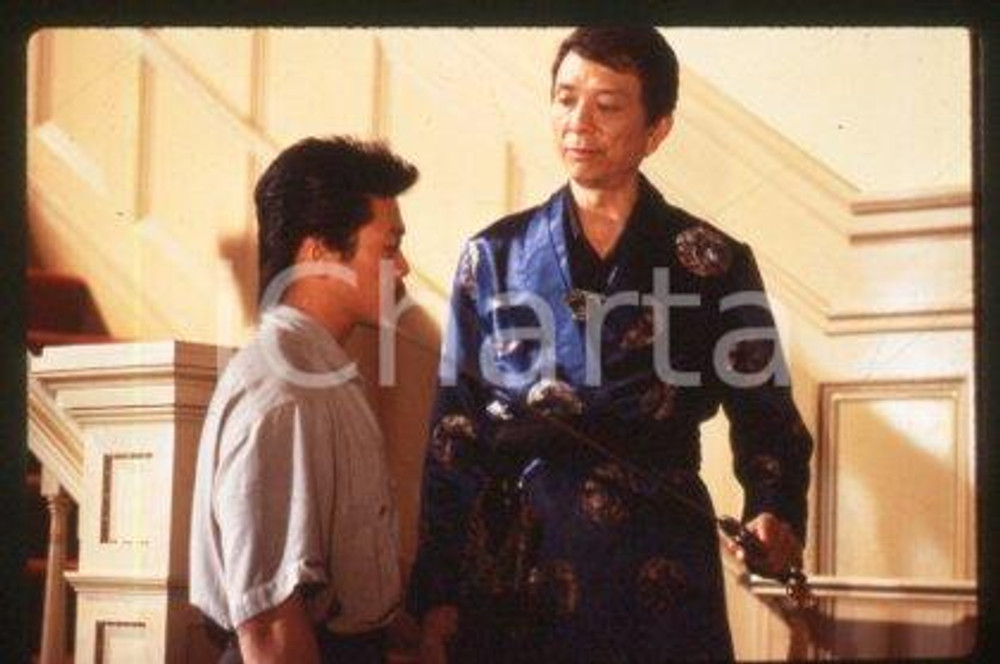 35mm vintage slide* 1989 CINEMA - "THE VINEYARD", James HONG, Michael WONG (38)  Diapositiva d'epoca, in formato 35 mm.CONDIZIONI: GOODE' severamente vietata la riproduzione. Tutti i diritti sono riservati.Nella diapositiva ICharta mette in vendita, sul negozio eBay e in esclusiva sul sito "icharta" il proprio archivio composto da numerose diapositive e negativi fotografici d'epoca, tutti originali e autentici, che attraversano la storia del costume italiano tra gli la fine degli anni Sessanta e Novanta.Si tratta di uno sguardo inedito sull'attualit&agrave;, la politica, la vita quotidiana, il gossip e la cultura, che fotografa il cambiamento della nazione in quest'ultimo scorcio del XX secolo. Un'occasione unica per il mercato del collezionismo, che vede finalmente disponibile un archivio eccezionale per vastit&agrave;, tematiche e condizioni, in un settore (il negativo fotografico e la diapositiva) di assoluta novit&agrave; e dalle interessanti prospettive di investimento. GOOD/buono   originale e autentica 1