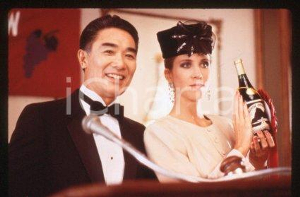 35mm vintage slide* 1989 CINEMA - "THE VINEYARD", James HONG, Michael WONG (39)  Diapositiva d'epoca, in formato 35 mm.CONDIZIONI: GOODE' severamente vietata la riproduzione. Tutti i diritti sono riservati.Nella diapositiva ICharta mette in vendita, sul negozio eBay e in esclusiva sul sito "icharta" il proprio archivio composto da numerose diapositive e negativi fotografici d'epoca, tutti originali e autentici, che attraversano la storia del costume italiano tra gli la fine degli anni Sessanta e Novanta.Si tratta di uno sguardo inedito sull'attualit&agrave;, la politica, la vita quotidiana, il gossip e la cultura, che fotografa il cambiamento della nazione in quest'ultimo scorcio del XX secolo. Un'occasione unica per il mercato del collezionismo, che vede finalmente disponibile un archivio eccezionale per vastit&agrave;, tematiche e condizioni, in un settore (il negativo fotografico e la diapositiva) di assoluta novit&agrave; e dalle interessanti prospettive di investimento. GOOD/buono   originale e autentica 1