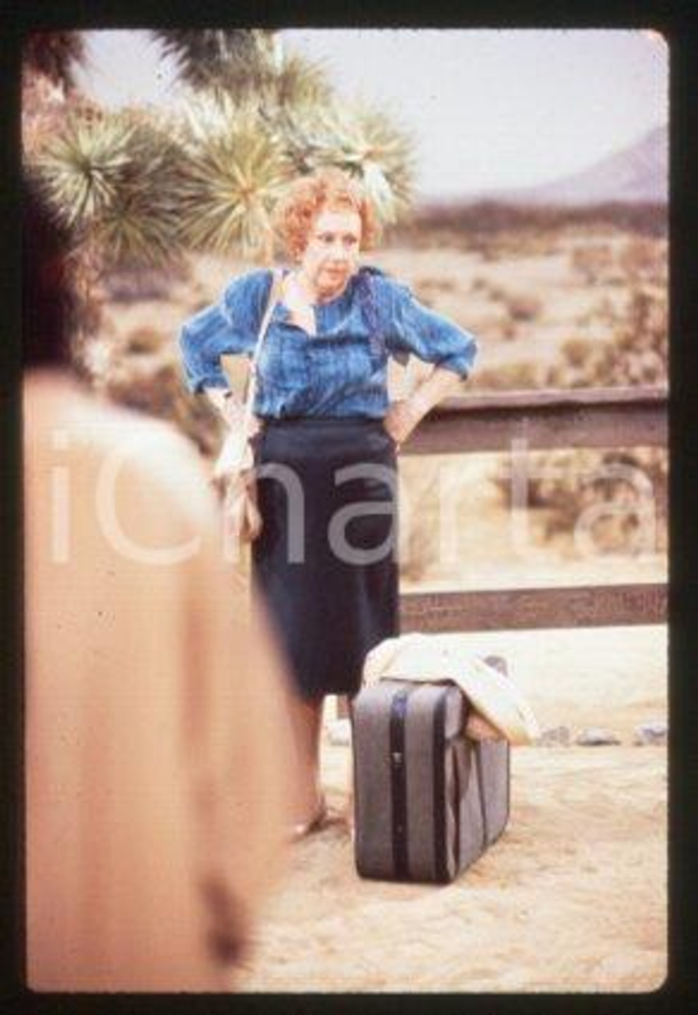 35mm vintage slide* 1987 CINEMA "Bagdad Cafe" Marianne SAGEBRECHT, Cch POUNDER/9  Diapositiva d'epoca, in formato 35 mm.CONDIZIONI: GOODE' severamente vietata la riproduzione. Tutti i diritti sono riservati.Nella diapositiva ICharta mette in vendita, sul negozio eBay e in esclusiva sul sito "icharta" il proprio archivio composto da numerose diapositive e negativi fotografici d'epoca, tutti originali e autentici, che attraversano la storia del costume italiano tra gli la fine degli anni Sessanta e Novanta.Si tratta di uno sguardo inedito sull'attualit&agrave;, la politica, la vita quotidiana, il gossip e la cultura, che fotografa il cambiamento della nazione in quest'ultimo scorcio del XX secolo. Un'occasione unica per il mercato del collezionismo, che vede finalmente disponibile un archivio eccezionale per vastit&agrave;, tematiche e condizioni, in un settore (il negativo fotografico e la diapositiva) di assoluta novit&agrave; e dalle interessanti prospettive di investimento. GOOD/buono   originale e autentica 1