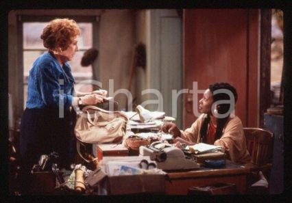 35mm vintage slide*1987 CINEMA "Bagdad Cafe" Marianne SAGEBRECHT, Cch POUNDER/10  Diapositiva d'epoca, in formato 35 mm.CONDIZIONI: GOODE' severamente vietata la riproduzione. Tutti i diritti sono riservati.Nella diapositiva ICharta mette in vendita, sul negozio eBay e in esclusiva sul sito "icharta" il proprio archivio composto da numerose diapositive e negativi fotografici d'epoca, tutti originali e autentici, che attraversano la storia del costume italiano tra gli la fine degli anni Sessanta e Novanta.Si tratta di uno sguardo inedito sull'attualit&agrave;, la politica, la vita quotidiana, il gossip e la cultura, che fotografa il cambiamento della nazione in quest'ultimo scorcio del XX secolo. Un'occasione unica per il mercato del collezionismo, che vede finalmente disponibile un archivio eccezionale per vastit&agrave;, tematiche e condizioni, in un settore (il negativo fotografico e la diapositiva) di assoluta novit&agrave; e dalle interessanti prospettive di investimento. GOOD/buono   originale e autentica 1