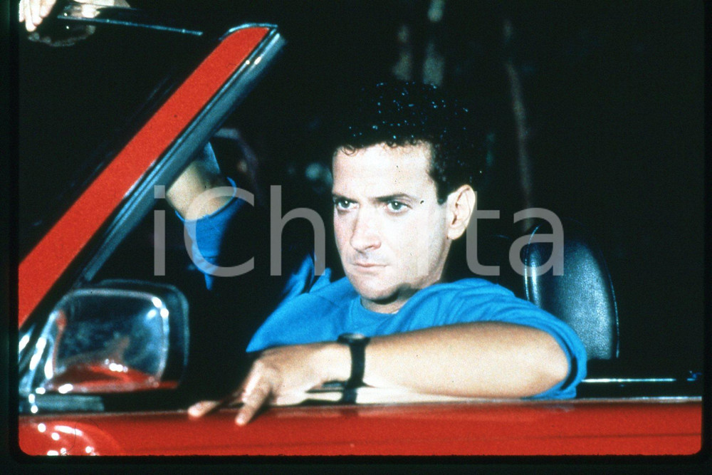 35mm vintage slide* 1989 CINEMA "Hellgate" - Ron PALILLO, Abigail WOLCOTT (17)  Diapositiva d'epoca, in formato 35 mm.CONDIZIONI: GOODE' severamente vietata la riproduzione. Tutti i diritti sono riservati.Nella diapositiva ICharta mette in vendita, sul negozio eBay e in esclusiva sul sito "icharta" il proprio archivio composto da numerose diapositive e negativi fotografici d'epoca, tutti originali e autentici, che attraversano la storia del costume italiano tra gli la fine degli anni Sessanta e Novanta.Si tratta di uno sguardo inedito sull'attualit&agrave;, la politica, la vita quotidiana, il gossip e la cultura, che fotografa il cambiamento della nazione in quest'ultimo scorcio del XX secolo. Un'occasione unica per il mercato del collezionismo, che vede finalmente disponibile un archivio eccezionale per vastit&agrave;, tematiche e condizioni, in un settore (il negativo fotografico e la diapositiva) di assoluta novit&agrave; e dalle interessanti prospettive di investimento. GOOD/buono   originale e autentica 1