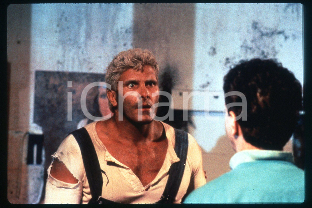35mm vintage slide* 1989 CINEMA "Hellgate" - Ron PALILLO, Abigail WOLCOTT (21)  Diapositiva d'epoca, in formato 35 mm.CONDIZIONI: GOODE' severamente vietata la riproduzione. Tutti i diritti sono riservati.Nella diapositiva ICharta mette in vendita, sul negozio eBay e in esclusiva sul sito "icharta" il proprio archivio composto da numerose diapositive e negativi fotografici d'epoca, tutti originali e autentici, che attraversano la storia del costume italiano tra gli la fine degli anni Sessanta e Novanta.Si tratta di uno sguardo inedito sull'attualit&agrave;, la politica, la vita quotidiana, il gossip e la cultura, che fotografa il cambiamento della nazione in quest'ultimo scorcio del XX secolo. Un'occasione unica per il mercato del collezionismo, che vede finalmente disponibile un archivio eccezionale per vastit&agrave;, tematiche e condizioni, in un settore (il negativo fotografico e la diapositiva) di assoluta novit&agrave; e dalle interessanti prospettive di investimento. GOOD/buono   originale e autentica 1
