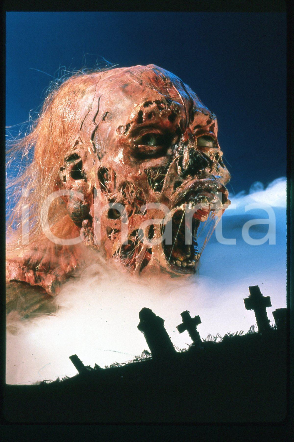 35mm vintage slide* 1989 CINEMA "Hellgate" - Ron PALILLO, Abigail WOLCOTT (35)  Diapositiva d'epoca, in formato 35 mm.CONDIZIONI: GOODE' severamente vietata la riproduzione. Tutti i diritti sono riservati.Nella diapositiva ICharta mette in vendita, sul negozio eBay e in esclusiva sul sito "icharta" il proprio archivio composto da numerose diapositive e negativi fotografici d'epoca, tutti originali e autentici, che attraversano la storia del costume italiano tra gli la fine degli anni Sessanta e Novanta.Si tratta di uno sguardo inedito sull'attualit&agrave;, la politica, la vita quotidiana, il gossip e la cultura, che fotografa il cambiamento della nazione in quest'ultimo scorcio del XX secolo. Un'occasione unica per il mercato del collezionismo, che vede finalmente disponibile un archivio eccezionale per vastit&agrave;, tematiche e condizioni, in un settore (il negativo fotografico e la diapositiva) di assoluta novit&agrave; e dalle interessanti prospettive di investimento. GOOD/buono   originale e autentica 1