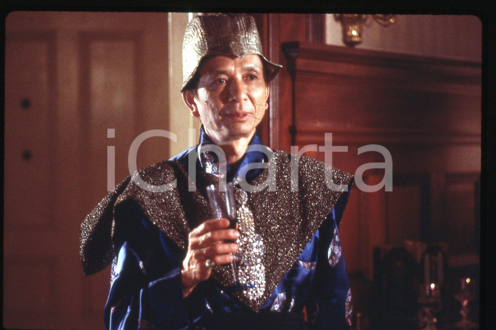 35mm vintage slide* 1989 CINEMA - "THE VINEYARD", James HONG, Michael WONG (44)  Diapositiva d'epoca, in formato 35 mm.CONDIZIONI: GOODE' severamente vietata la riproduzione. Tutti i diritti sono riservati.Nella diapositiva ICharta mette in vendita, sul negozio eBay e in esclusiva sul sito "icharta" il proprio archivio composto da numerose diapositive e negativi fotografici d'epoca, tutti originali e autentici, che attraversano la storia del costume italiano tra gli la fine degli anni Sessanta e Novanta.Si tratta di uno sguardo inedito sull'attualit&agrave;, la politica, la vita quotidiana, il gossip e la cultura, che fotografa il cambiamento della nazione in quest'ultimo scorcio del XX secolo. Un'occasione unica per il mercato del collezionismo, che vede finalmente disponibile un archivio eccezionale per vastit&agrave;, tematiche e condizioni, in un settore (il negativo fotografico e la diapositiva) di assoluta novit&agrave; e dalle interessanti prospettive di investimento. GOOD/buono   originale e autentica 1