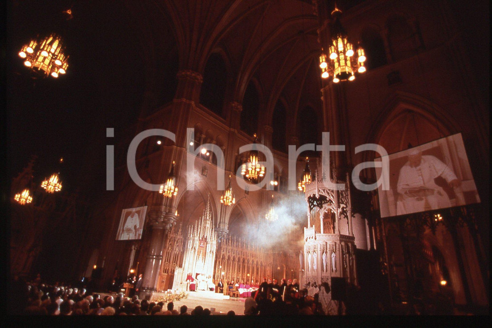 35mm vintage slide* 1995 USA - NEWARK Cathedral GIOVANNI PAOLO II (2)  Diapositiva d'epoca, in formato 35 mm.CONDIZIONI: GOODE' severamente vietata la riproduzione. Tutti i diritti sono riservati.Nella diapositiva ICharta mette in vendita, sul negozio eBay e in esclusiva sul sito "icharta" il proprio archivio composto da numerose diapositive e negativi fotografici d'epoca, tutti originali e autentici, che attraversano la storia del costume italiano tra gli la fine degli anni Sessanta e Novanta.Si tratta di uno sguardo inedito sull'attualit&agrave;, la politica, la vita quotidiana, il gossip e la cultura, che fotografa il cambiamento della nazione in quest'ultimo scorcio del XX secolo. Un'occasione unica per il mercato del collezionismo, che vede finalmente disponibile un archivio eccezionale per vastit&agrave;, tematiche e condizioni, in un settore (il negativo fotografico e la diapositiva) di assoluta novit&agrave; e dalle interessanti prospettive di investimento.  FAIR/discreto   originale e autentica 1