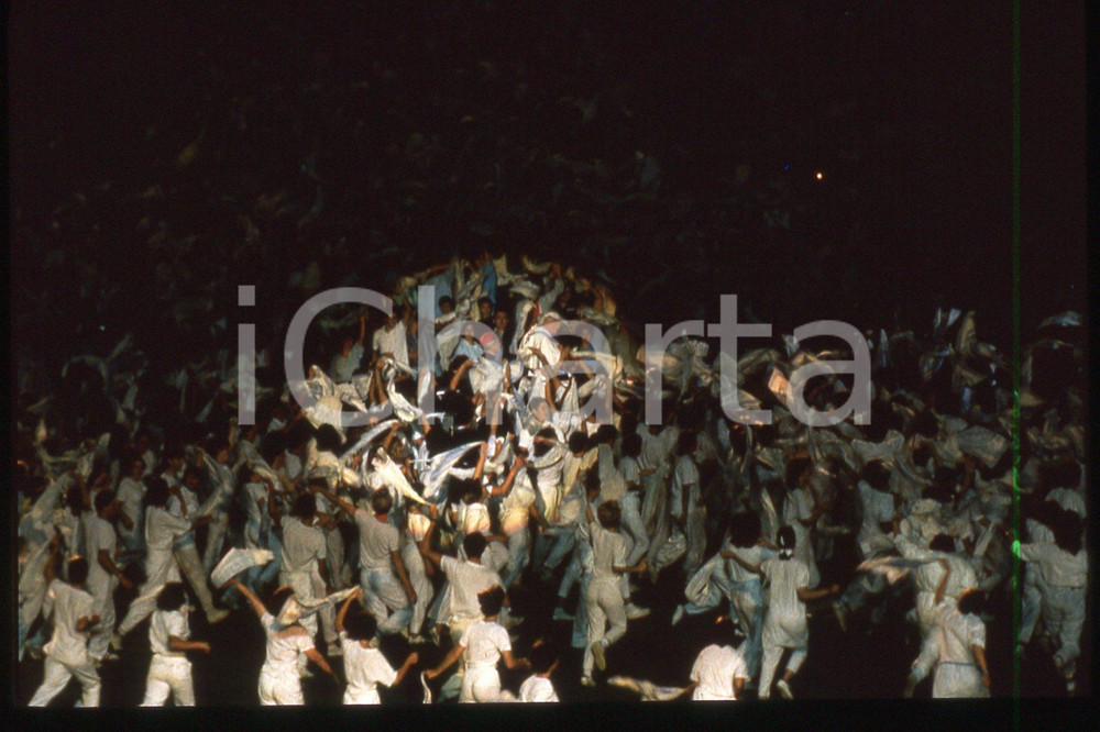 35mm vintage slide* 1986 LYON - FRANCE Pastoral visit of GIOVANNI PAOLO II (1)  Diapositiva d'epoca, in formato 35 mm.CONDIZIONI: GOODE' severamente vietata la riproduzione. Tutti i diritti sono riservati.Nella diapositiva ICharta mette in vendita, sul negozio eBay e in esclusiva sul sito "icharta" il proprio archivio composto da numerose diapositive e negativi fotografici d'epoca, tutti originali e autentici, che attraversano la storia del costume italiano tra gli la fine degli anni Sessanta e Novanta.Si tratta di uno sguardo inedito sull'attualit&agrave;, la politica, la vita quotidiana, il gossip e la cultura, che fotografa il cambiamento della nazione in quest'ultimo scorcio del XX secolo. Un'occasione unica per il mercato del collezionismo, che vede finalmente disponibile un archivio eccezionale per vastit&agrave;, tematiche e condizioni, in un settore (il negativo fotografico e la diapositiva) di assoluta novit&agrave; e dalle interessanti prospettive di investimento.  FAIR/discreto   originale e autentica 1