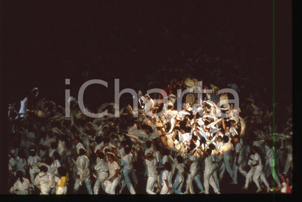 35mm vintage slide* 1986 LYON - FRANCE Pastoral visit of GIOVANNI PAOLO II (3)  Diapositiva d'epoca, in formato 35 mm.CONDIZIONI: GOODE' severamente vietata la riproduzione. Tutti i diritti sono riservati.Nella diapositiva ICharta mette in vendita, sul negozio eBay e in esclusiva sul sito "icharta" il proprio archivio composto da numerose diapositive e negativi fotografici d'epoca, tutti originali e autentici, che attraversano la storia del costume italiano tra gli la fine degli anni Sessanta e Novanta.Si tratta di uno sguardo inedito sull'attualit&agrave;, la politica, la vita quotidiana, il gossip e la cultura, che fotografa il cambiamento della nazione in quest'ultimo scorcio del XX secolo. Un'occasione unica per il mercato del collezionismo, che vede finalmente disponibile un archivio eccezionale per vastit&agrave;, tematiche e condizioni, in un settore (il negativo fotografico e la diapositiva) di assoluta novit&agrave; e dalle interessanti prospettive di investimento.  FAIR/discreto   originale e autentica 1