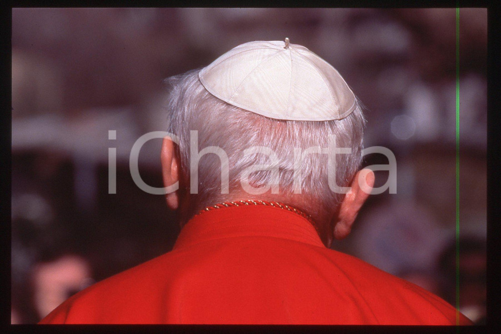 35mm vintage slide* 1995 ROMA GIOVANNI PAOLO II, SANTA MARIA DEL SOCCORSO  Diapositiva d'epoca, in formato 35 mm.CONDIZIONI: GOODE' severamente vietata la riproduzione. Tutti i diritti sono riservati.Nella diapositiva ICharta mette in vendita, sul negozio eBay e in esclusiva sul sito "icharta" il proprio archivio composto da numerose diapositive e negativi fotografici d'epoca, tutti originali e autentici, che attraversano la storia del costume italiano tra gli la fine degli anni Sessanta e Novanta.Si tratta di uno sguardo inedito sull'attualit&agrave;, la politica, la vita quotidiana, il gossip e la cultura, che fotografa il cambiamento della nazione in quest'ultimo scorcio del XX secolo. Un'occasione unica per il mercato del collezionismo, che vede finalmente disponibile un archivio eccezionale per vastit&agrave;, tematiche e condizioni, in un settore (il negativo fotografico e la diapositiva) di assoluta novit&agrave; e dalle interessanti prospettive di investimento.   FAIR/discreto   originale e autentica 1
