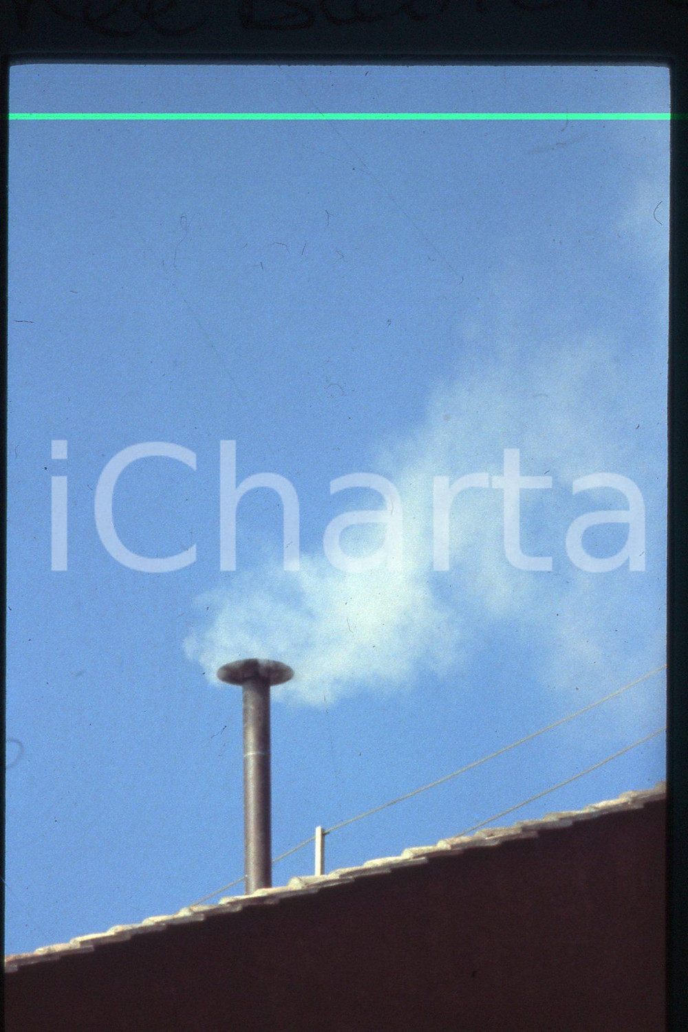 35mm vintage slide* 1978 VATICANO Fumata bianca per GIOVANNI PAOLO II (2)  Diapositiva d'epoca, in formato 35 mm.CONDIZIONI: GOODE' severamente vietata la riproduzione. Tutti i diritti sono riservati.Nella diapositiva ICharta mette in vendita, sul negozio eBay e in esclusiva sul sito "icharta" il proprio archivio composto da numerose diapositive e negativi fotografici d'epoca, tutti originali e autentici, che attraversano la storia del costume italiano tra gli la fine degli anni Sessanta e Novanta.Si tratta di uno sguardo inedito sull'attualit&agrave;, la politica, la vita quotidiana, il gossip e la cultura, che fotografa il cambiamento della nazione in quest'ultimo scorcio del XX secolo. Un'occasione unica per il mercato del collezionismo, che vede finalmente disponibile un archivio eccezionale per vastit&agrave;, tematiche e condizioni, in un settore (il negativo fotografico e la diapositiva) di assoluta novit&agrave; e dalle interessanti prospettive di investimento.  FAIR/discreto   originale e autentica 1