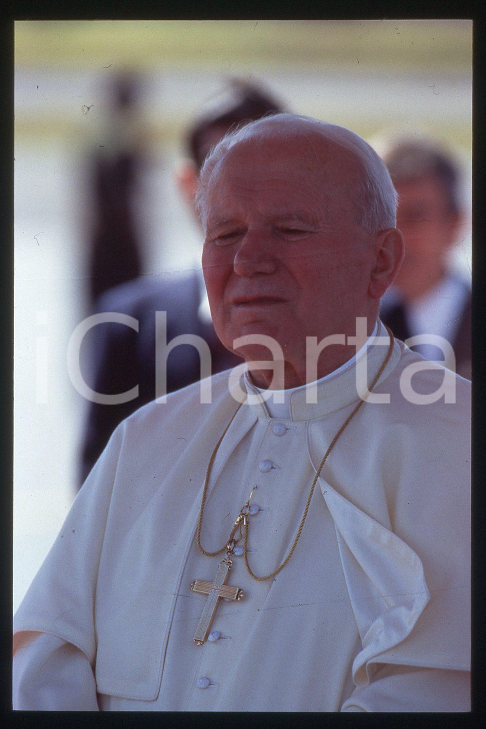 35mm vintage slide* 1996, Nicaragua, Giovanni Paolo II  Diapositiva d'epoca, in formato 35 mm.CONDIZIONI: GOODE' severamente vietata la riproduzione. Tutti i diritti sono riservati.Nella diapositiva ICharta mette in vendita, sul negozio eBay e in esclusiva sul sito "icharta" il proprio archivio composto da numerose diapositive e negativi fotografici d'epoca, tutti originali e autentici, che attraversano la storia del costume italiano tra gli la fine degli anni Sessanta e Novanta.Si tratta di uno sguardo inedito sull'attualit&agrave;, la politica, la vita quotidiana, il gossip e la cultura, che fotografa il cambiamento della nazione in quest'ultimo scorcio del XX secolo. Un'occasione unica per il mercato del collezionismo, che vede finalmente disponibile un archivio eccezionale per vastit&agrave;, tematiche e condizioni, in un settore (il negativo fotografico e la diapositiva) di assoluta novit&agrave; e dalle interessanti prospettive di investimento.  FAIR/discreto   originale e autentica 1