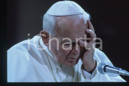 35mm vintage slide*1995 Brussels, Solemnity of Pentecost of Giovanni Paolo II -2  Diapositiva d'epoca, in formato 35 mm.CONDIZIONI: GOODE' severamente vietata la riproduzione. Tutti i diritti sono riservati.Nella diapositiva ICharta mette in vendita, sul negozio eBay e in esclusiva sul sito "icharta" il proprio archivio composto da numerose diapositive e negativi fotografici d'epoca, tutti originali e autentici, che attraversano la storia del costume italiano tra gli la fine degli anni Sessanta e Novanta.Si tratta di uno sguardo inedito sull'attualit&agrave;, la politica, la vita quotidiana, il gossip e la cultura, che fotografa il cambiamento della nazione in quest'ultimo scorcio del XX secolo. Un'occasione unica per il mercato del collezionismo, che vede finalmente disponibile un archivio eccezionale per vastit&agrave;, tematiche e condizioni, in un settore (il negativo fotografico e la diapositiva) di assoluta novit&agrave; e dalle interessanti prospettive di investimento.  FAIR/discreto   originale e autentica 1