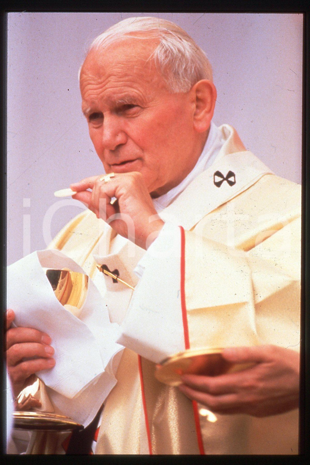 35mm vintage slide* 1989, Copenhagen , HOMILY of Giovanni Paolo II  Diapositiva d'epoca, in formato 35 mm.CONDIZIONI: GOODE' severamente vietata la riproduzione. Tutti i diritti sono riservati.Nella diapositiva ICharta mette in vendita, sul negozio eBay e in esclusiva sul sito "icharta" il proprio archivio composto da numerose diapositive e negativi fotografici d'epoca, tutti originali e autentici, che attraversano la storia del costume italiano tra gli la fine degli anni Sessanta e Novanta.Si tratta di uno sguardo inedito sull'attualit&agrave;, la politica, la vita quotidiana, il gossip e la cultura, che fotografa il cambiamento della nazione in quest'ultimo scorcio del XX secolo. Un'occasione unica per il mercato del collezionismo, che vede finalmente disponibile un archivio eccezionale per vastit&agrave;, tematiche e condizioni, in un settore (il negativo fotografico e la diapositiva) di assoluta novit&agrave; e dalle interessanti prospettive di investimento.  FAIR/discreto   originale e autentica 1