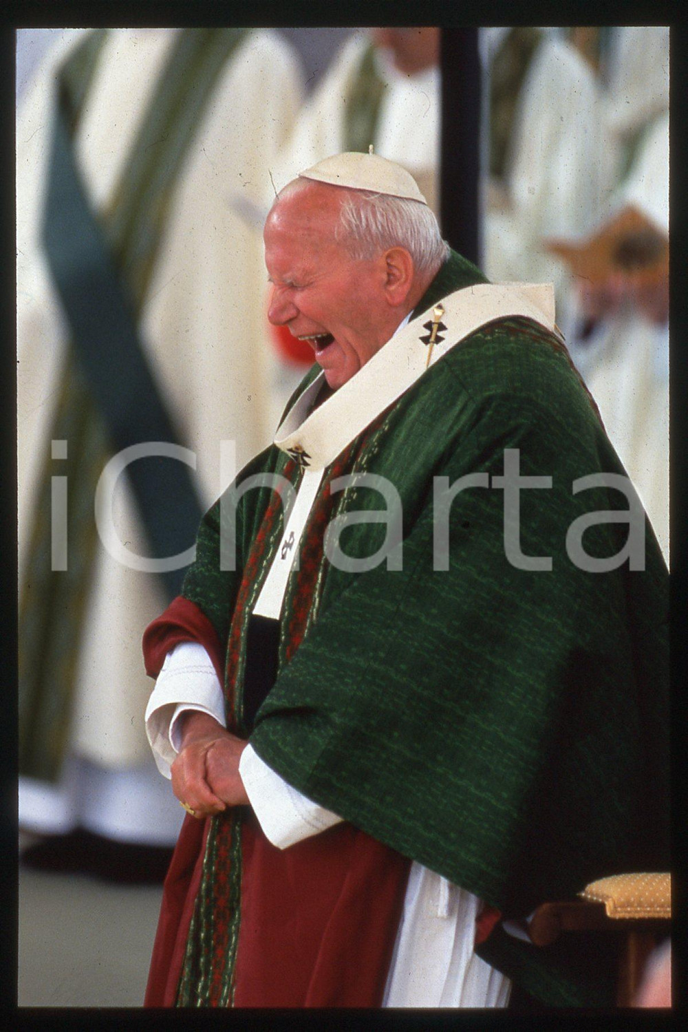 35mm vintage slide* 1996, Germany, COSTUME, GIOVANNI PAOLO II  Diapositiva d'epoca, in formato 35 mm.CONDIZIONI: GOODE' severamente vietata la riproduzione. Tutti i diritti sono riservati.Nella diapositiva ICharta mette in vendita, sul negozio eBay e in esclusiva sul sito "icharta" il proprio archivio composto da numerose diapositive e negativi fotografici d'epoca, tutti originali e autentici, che attraversano la storia del costume italiano tra gli la fine degli anni Sessanta e Novanta.Si tratta di uno sguardo inedito sull'attualit&agrave;, la politica, la vita quotidiana, il gossip e la cultura, che fotografa il cambiamento della nazione in quest'ultimo scorcio del XX secolo. Un'occasione unica per il mercato del collezionismo, che vede finalmente disponibile un archivio eccezionale per vastit&agrave;, tematiche e condizioni, in un settore (il negativo fotografico e la diapositiva) di assoluta novit&agrave; e dalle interessanti prospettive di investimento.  FAIR/discreto   originale e autentica 1