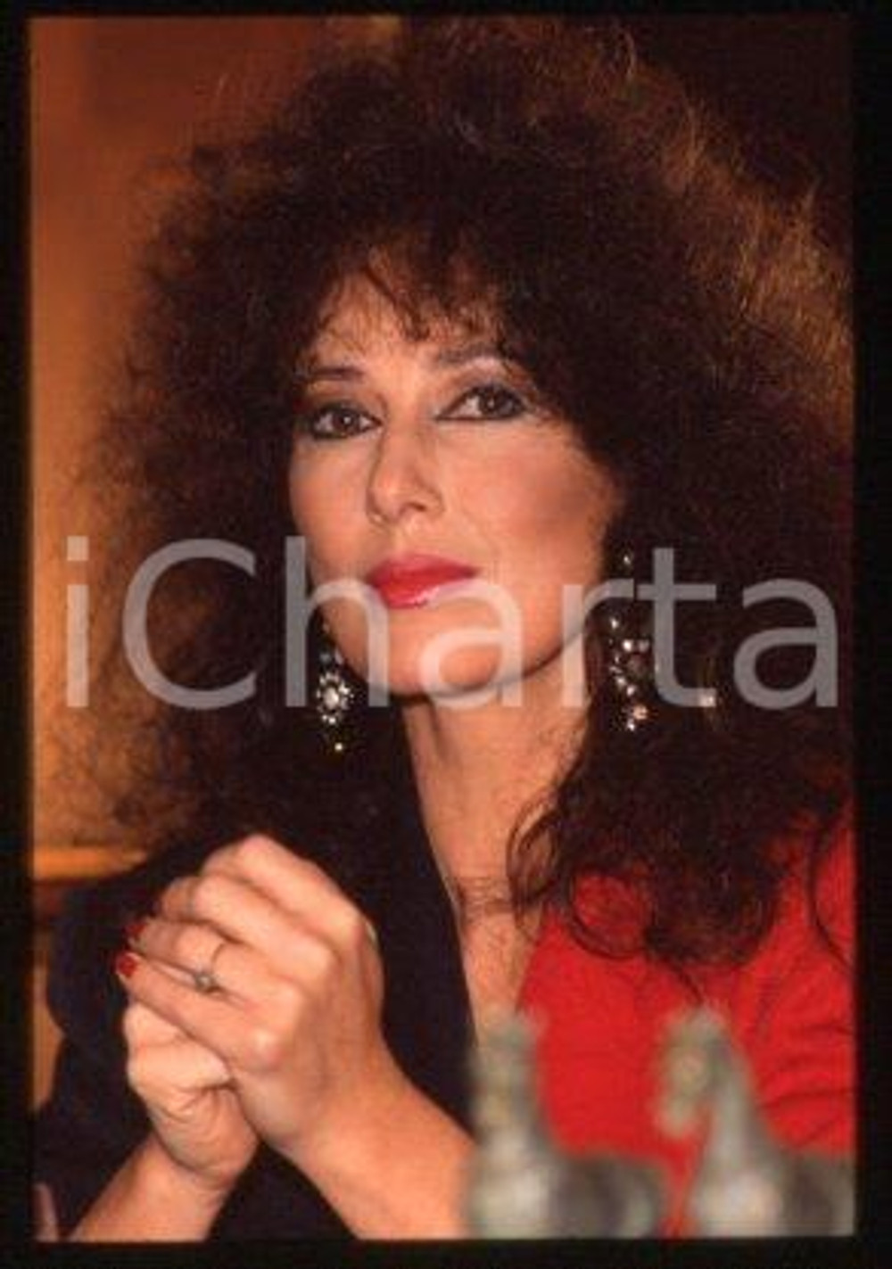 35mm vintage slide* 1990 ca CINEMA Luisa KULIOK Actress (27)  Diapositiva d'epoca, in formato 35 mm.CONDIZIONI: GOODE' severamente vietata la riproduzione. Tutti i diritti sono riservati.Nella diapositiva ICharta mette in vendita, sul negozio eBay e in esclusiva sul sito "icharta" il proprio archivio composto da numerose diapositive e negativi fotografici d'epoca, tutti originali e autentici, che attraversano la storia del costume italiano tra gli la fine degli anni Sessanta e Novanta.Si tratta di uno sguardo inedito sull'attualit&agrave;, la politica, la vita quotidiana, il gossip e la cultura, che fotografa il cambiamento della nazione in quest'ultimo scorcio del XX secolo. Un'occasione unica per il mercato del collezionismo, che vede finalmente disponibile un archivio eccezionale per vastit&agrave;, tematiche e condizioni, in un settore (il negativo fotografico e la diapositiva) di assoluta novit&agrave; e dalle interessanti prospettive di investimento.  GOOD/buono   originale e autentica 1