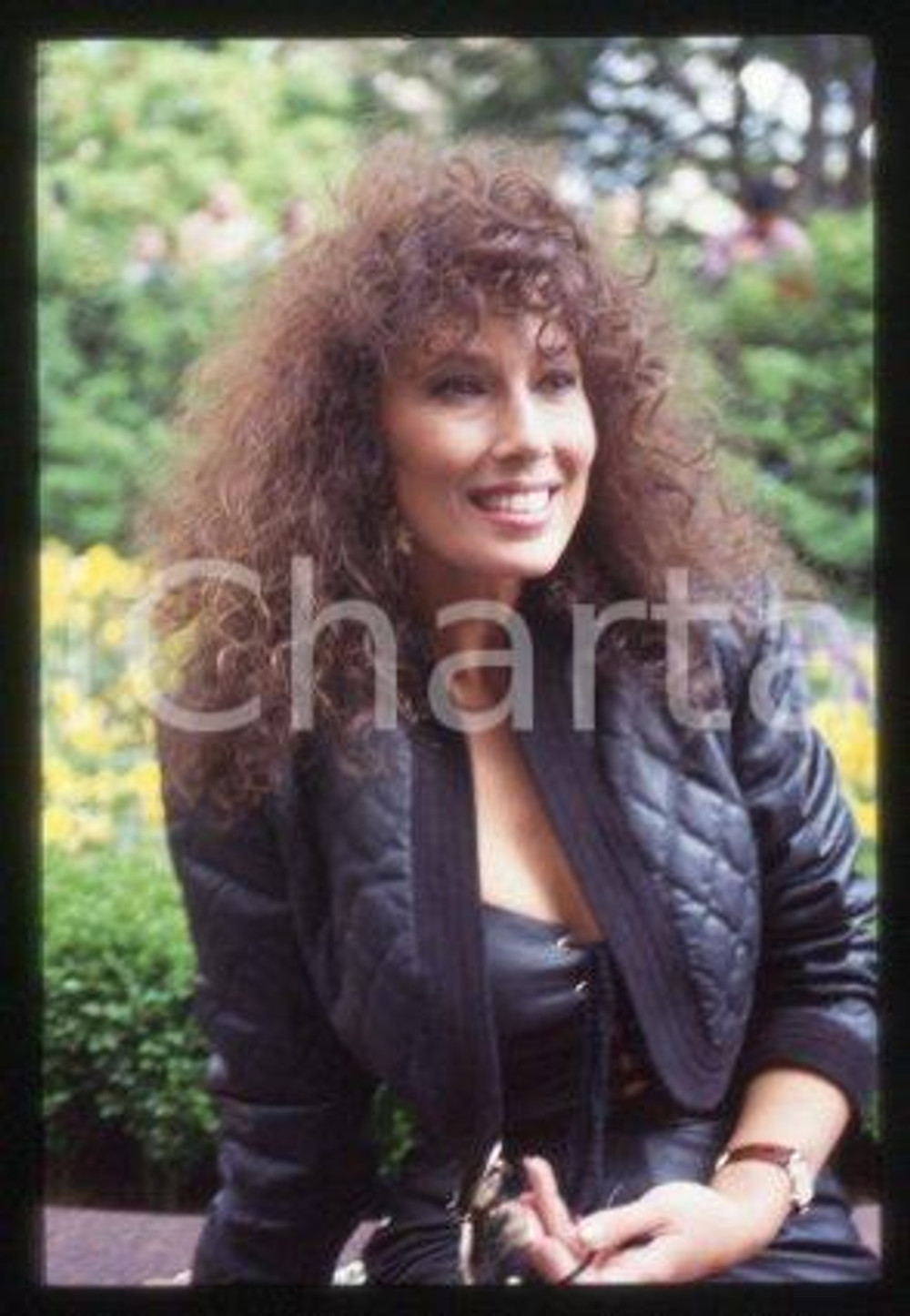 35mm vintage slide* 1990 ca CINEMA Luisa KULIOK Actress (11)  Diapositiva d'epoca, in formato 35 mm.CONDIZIONI: GOODE' severamente vietata la riproduzione. Tutti i diritti sono riservati.Nella diapositiva ICharta mette in vendita, sul negozio eBay e in esclusiva sul sito "icharta" il proprio archivio composto da numerose diapositive e negativi fotografici d'epoca, tutti originali e autentici, che attraversano la storia del costume italiano tra gli la fine degli anni Sessanta e Novanta.Si tratta di uno sguardo inedito sull'attualit&agrave;, la politica, la vita quotidiana, il gossip e la cultura, che fotografa il cambiamento della nazione in quest'ultimo scorcio del XX secolo. Un'occasione unica per il mercato del collezionismo, che vede finalmente disponibile un archivio eccezionale per vastit&agrave;, tematiche e condizioni, in un settore (il negativo fotografico e la diapositiva) di assoluta novit&agrave; e dalle interessanti prospettive di investimento.  GOOD/buono   originale e autentica 1