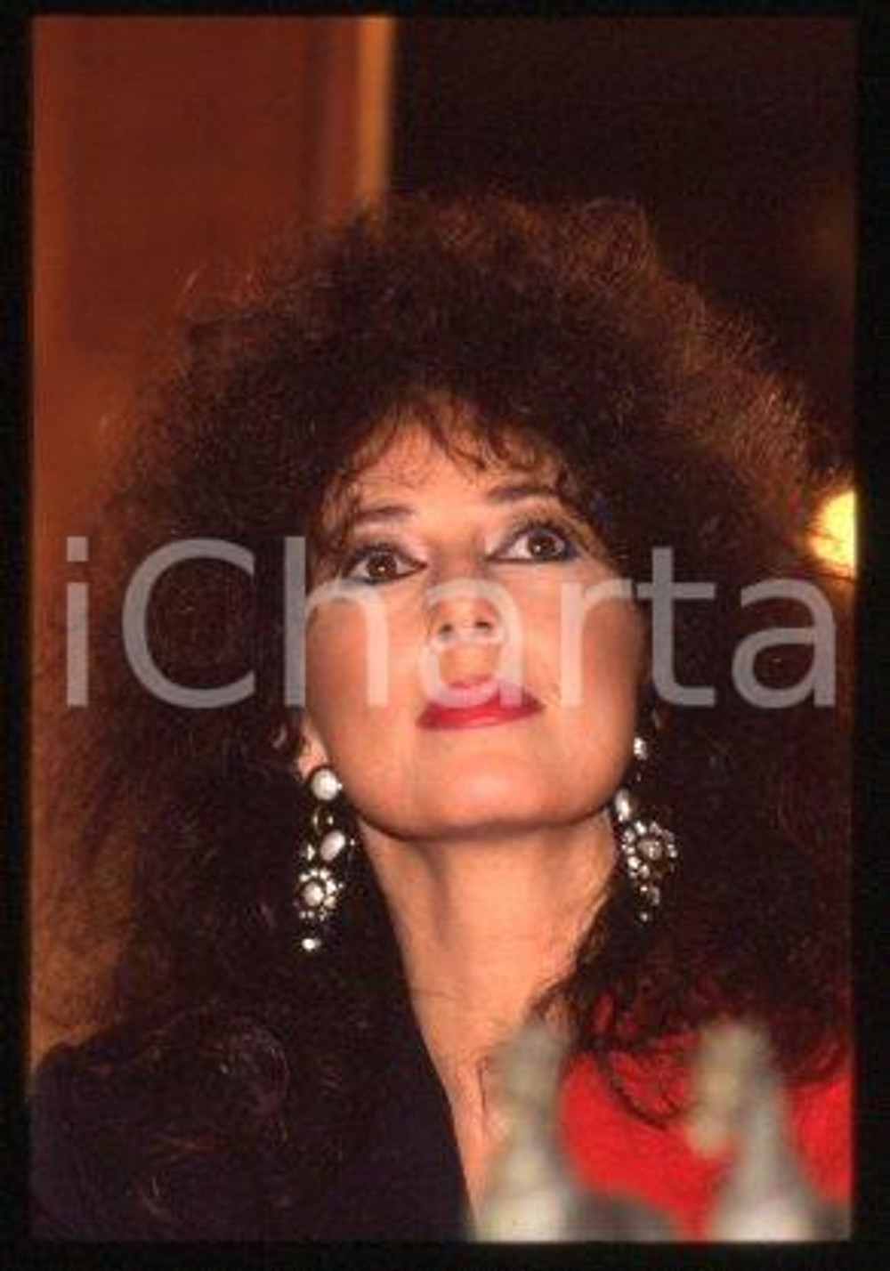 35mm vintage slide* 1990 ca CINEMA Luisa KULIOK Actress (30)  Diapositiva d'epoca, in formato 35 mm.CONDIZIONI: GOODE' severamente vietata la riproduzione. Tutti i diritti sono riservati.Nella diapositiva ICharta mette in vendita, sul negozio eBay e in esclusiva sul sito "icharta" il proprio archivio composto da numerose diapositive e negativi fotografici d'epoca, tutti originali e autentici, che attraversano la storia del costume italiano tra gli la fine degli anni Sessanta e Novanta.Si tratta di uno sguardo inedito sull'attualit&agrave;, la politica, la vita quotidiana, il gossip e la cultura, che fotografa il cambiamento della nazione in quest'ultimo scorcio del XX secolo. Un'occasione unica per il mercato del collezionismo, che vede finalmente disponibile un archivio eccezionale per vastit&agrave;, tematiche e condizioni, in un settore (il negativo fotografico e la diapositiva) di assoluta novit&agrave; e dalle interessanti prospettive di investimento.  GOOD/buono   originale e autentica 1