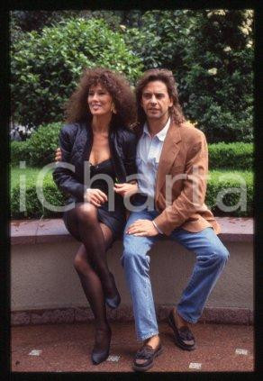 35mm vintage slide*1990ca CINEMA Luisa KULIOK Osvaldo LAPORT MILAGROS (50)  Diapositiva d'epoca, in formato 35 mm.CONDIZIONI: GOODE' severamente vietata la riproduzione. Tutti i diritti sono riservati.Nella diapositiva ICharta mette in vendita, sul negozio eBay e in esclusiva sul sito "icharta" il proprio archivio composto da numerose diapositive e negativi fotografici d'epoca, tutti originali e autentici, che attraversano la storia del costume italiano tra gli la fine degli anni Sessanta e Novanta.Si tratta di uno sguardo inedito sull'attualit&agrave;, la politica, la vita quotidiana, il gossip e la cultura, che fotografa il cambiamento della nazione in quest'ultimo scorcio del XX secolo. Un'occasione unica per il mercato del collezionismo, che vede finalmente disponibile un archivio eccezionale per vastit&agrave;, tematiche e condizioni, in un settore (il negativo fotografico e la diapositiva) di assoluta novit&agrave; e dalle interessanti prospettive di investimento.  GOOD/buono   originale e autentica 1