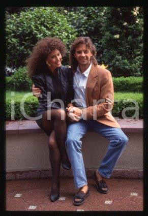 35mm vintage slide*1990 ca CINEMA Luisa KULIOK Osvaldo LAPORT MILAGROS (4)  Diapositiva d'epoca, in formato 35 mm.CONDIZIONI: GOODE' severamente vietata la riproduzione. Tutti i diritti sono riservati.Nella diapositiva ICharta mette in vendita, sul negozio eBay e in esclusiva sul sito "icharta" il proprio archivio composto da numerose diapositive e negativi fotografici d'epoca, tutti originali e autentici, che attraversano la storia del costume italiano tra gli la fine degli anni Sessanta e Novanta.Si tratta di uno sguardo inedito sull'attualit&agrave;, la politica, la vita quotidiana, il gossip e la cultura, che fotografa il cambiamento della nazione in quest'ultimo scorcio del XX secolo. Un'occasione unica per il mercato del collezionismo, che vede finalmente disponibile un archivio eccezionale per vastit&agrave;, tematiche e condizioni, in un settore (il negativo fotografico e la diapositiva) di assoluta novit&agrave; e dalle interessanti prospettive di investimento.  GOOD/buono   originale e autentica 1