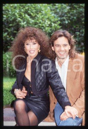 35mm vintage slide* 1990 ca CINEMA Luisa KULIOK Osvaldo LAPORT MILAGROS (5)  Diapositiva d'epoca, in formato 35 mm.CONDIZIONI: GOODE' severamente vietata la riproduzione. Tutti i diritti sono riservati.Nella diapositiva ICharta mette in vendita, sul negozio eBay e in esclusiva sul sito "icharta" il proprio archivio composto da numerose diapositive e negativi fotografici d'epoca, tutti originali e autentici, che attraversano la storia del costume italiano tra gli la fine degli anni Sessanta e Novanta.Si tratta di uno sguardo inedito sull'attualit&agrave;, la politica, la vita quotidiana, il gossip e la cultura, che fotografa il cambiamento della nazione in quest'ultimo scorcio del XX secolo. Un'occasione unica per il mercato del collezionismo, che vede finalmente disponibile un archivio eccezionale per vastit&agrave;, tematiche e condizioni, in un settore (il negativo fotografico e la diapositiva) di assoluta novit&agrave; e dalle interessanti prospettive di investimento.  GOOD/buono   originale e autentica 1