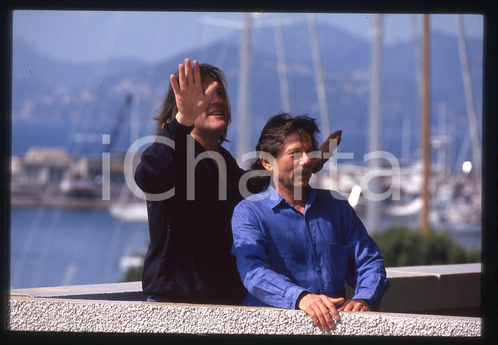 35mm vintage slide* 1994 CANNES Gérard DEPARDIEU Roman POLANSKI Festival (3) La diapositiva &egrave; stata scattata in occasione della presentazione del film "Una pura formalit&agrave;" al 47&deg; Festival del Cinema di Cannes. CONDIZIONI: GOOD Tutti i diritti riservati.E' severamente vietata la riproduzione.  ICharta mette in vendita, sul negozio eBay e in esclusiva sul sito "icharta" il proprio archivio composto da numerose diapositive e negativi fotografici d'epoca, tutti originali e autentici, che attraversano la storia del costume italiano tra gli la fine degli anni Sessanta e Novanta.Si tratta di uno sguardo inedito sull'attualit&agrave;, la politica, la vita quotidiana, il gossip e la cultura, che fotografa il cambiamento della nazione in quest'ultimo scorcio del XX secolo. Un'occasione unica per il mercato del collezionismo, che vede finalmente disponibile un archivio eccezionale per vastit&agrave;, tematiche e condizioni, in un settore (il negativo fotografico e la diapositiva) di assoluta novit&agrave; e dalle interessanti prospettive di investimento.     originale e autentica 1
