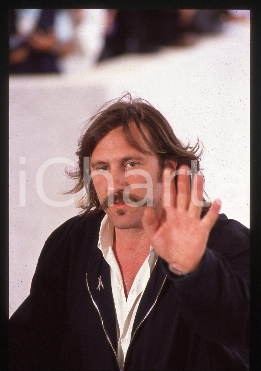35mm vintage slide* 1989 CANNES Gérard DEPARDIEU Festival del cinema (17) La diapositiva &egrave; stata scattata in occasione della presentazione del film "Troppo bella per te!" al 42&deg; Festival del cinema di Cannes. CONDIZIONI: GOOD Tutti i diritti riservati.E' severamente vietata la riproduzione.  ICharta mette in vendita, sul negozio eBay e in esclusiva sul sito "icharta" il proprio archivio composto da numerose diapositive e negativi fotografici d'epoca, tutti originali e autentici, che attraversano la storia del costume italiano tra gli la fine degli anni Sessanta e Novanta.Si tratta di uno sguardo inedito sull'attualit&agrave;, la politica, la vita quotidiana, il gossip e la cultura, che fotografa il cambiamento della nazione in quest'ultimo scorcio del XX secolo. Un'occasione unica per il mercato del collezionismo, che vede finalmente disponibile un archivio eccezionale per vastit&agrave;, tematiche e condizioni, in un settore (il negativo fotografico e la diapositiva) di assoluta novit&agrave; e dalle interessanti prospettive di investimento.     originale e autentica 1