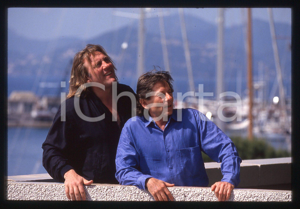 35mm vintage slide* 1994 CANNES Gérard DEPARDIEU Roman POLANSKI Festival (5) La diapositiva &egrave; stata scattata in occasione della presentazione del film "Una pura formalit&agrave;" al 47&deg; Festival del Cinema di Cannes. CONDIZIONI: GOOD Tutti i diritti riservati.E' severamente vietata la riproduzione.  ICharta mette in vendita, sul negozio eBay e in esclusiva sul sito "icharta" il proprio archivio composto da numerose diapositive e negativi fotografici d'epoca, tutti originali e autentici, che attraversano la storia del costume italiano tra gli la fine degli anni Sessanta e Novanta.Si tratta di uno sguardo inedito sull'attualit&agrave;, la politica, la vita quotidiana, il gossip e la cultura, che fotografa il cambiamento della nazione in quest'ultimo scorcio del XX secolo. Un'occasione unica per il mercato del collezionismo, che vede finalmente disponibile un archivio eccezionale per vastit&agrave;, tematiche e condizioni, in un settore (il negativo fotografico e la diapositiva) di assoluta novit&agrave; e dalle interessanti prospettive di investimento.     originale e autentica 1