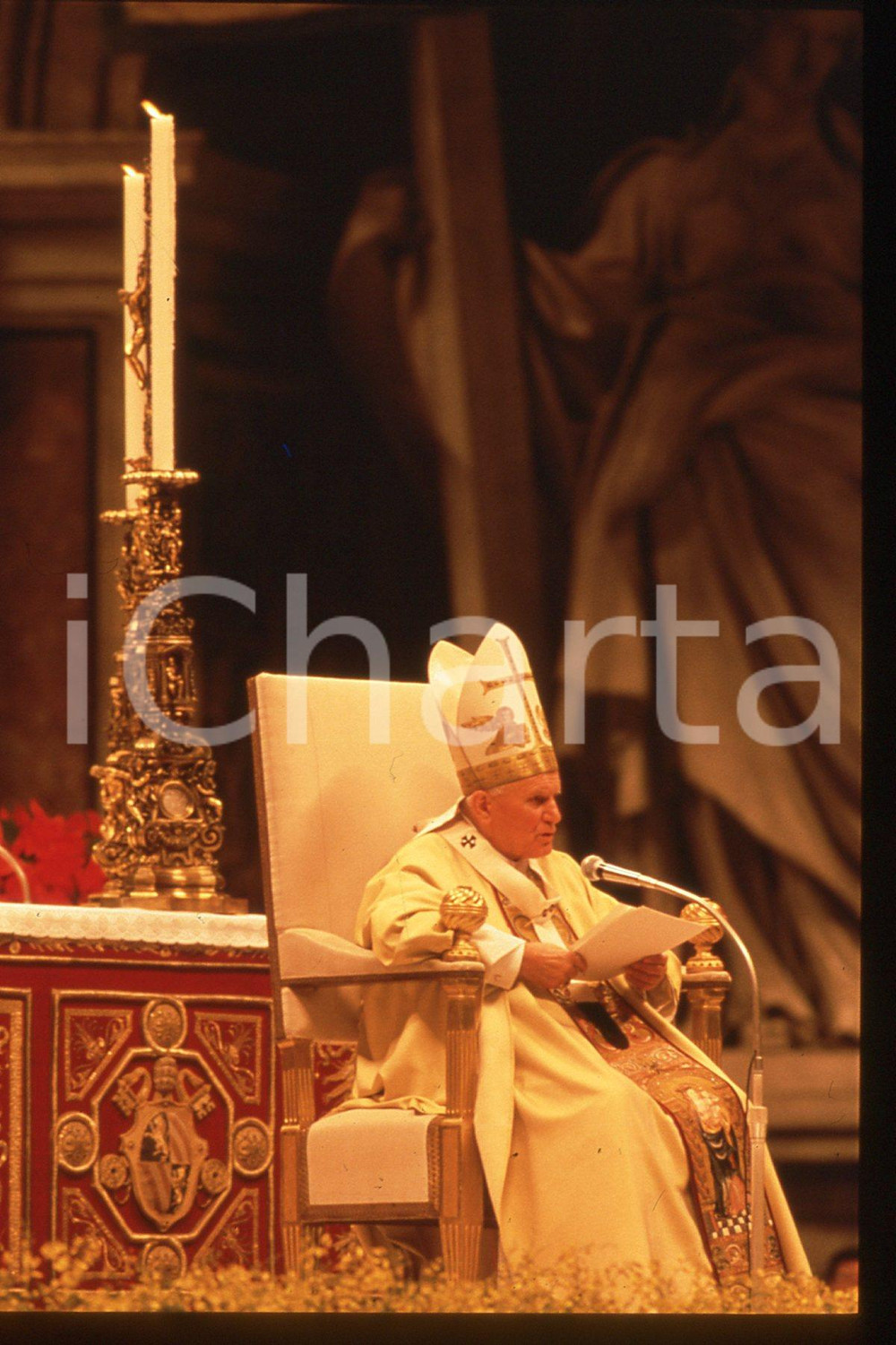 35mm vintage slide* 1993 VATICANO Giovanni Paolo II - Midnight mass  Diapositiva d'epoca, in formato 35 mm.CONDIZIONI: GOODE' severamente vietata la riproduzione. Tutti i diritti sono riservati.Nella diapositiva ICharta mette in vendita, sul negozio eBay e in esclusiva sul sito "icharta" il proprio archivio composto da numerose diapositive e negativi fotografici d'epoca, tutti originali e autentici, che attraversano la storia del costume italiano tra gli la fine degli anni Sessanta e Novanta.Si tratta di uno sguardo inedito sull'attualit&agrave;, la politica, la vita quotidiana, il gossip e la cultura, che fotografa il cambiamento della nazione in quest'ultimo scorcio del XX secolo. Un'occasione unica per il mercato del collezionismo, che vede finalmente disponibile un archivio eccezionale per vastit&agrave;, tematiche e condizioni, in un settore (il negativo fotografico e la diapositiva) di assoluta novit&agrave; e dalle interessanti prospettive di investimento.  FAIR/discreto   originale e autentica 1