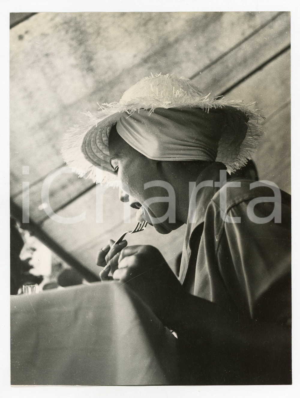 Fotografia d epoca originale 1958 SAN FRUTTUOSO GE Caprice CHANTAL al ristorante  Foto vintage RARA 1