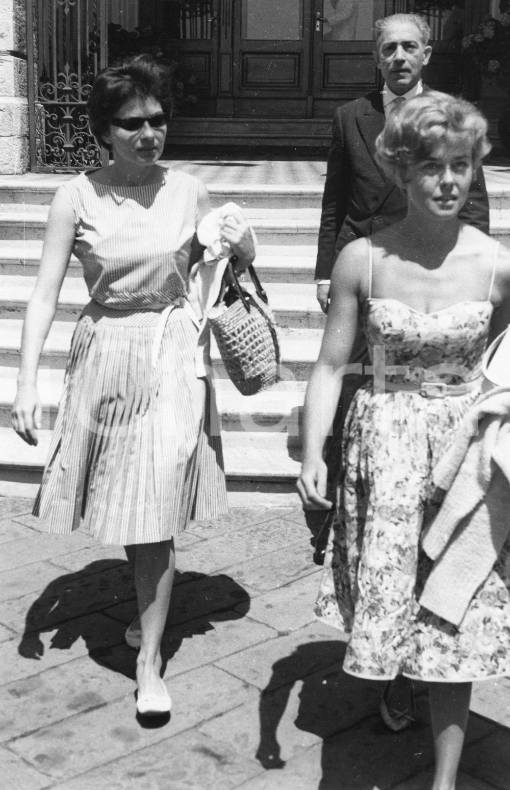 Fotografia d epoca originale 1961 PORTOFINO Imperatrice SORAYA in vacanza con Patricia FEHEAN 2 Foto 1