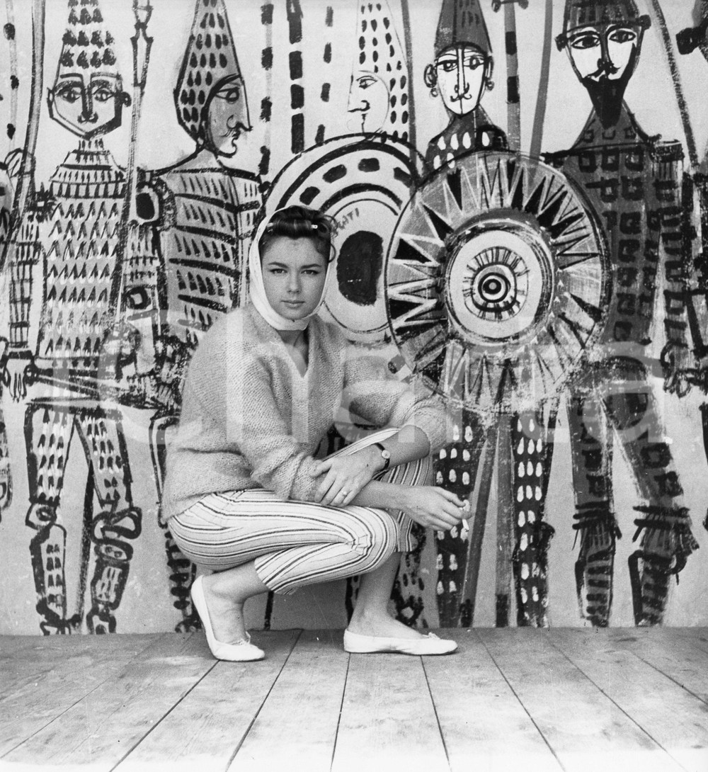 1958 RAPALLO Film "Racconti d'estate" - Lorella DE LUCA sul set (2) Foto 1958Fotografia vintage rara d'epoca, scattata sul set del film di Gianni Franciolini.Timbro archivio Publifoto Genova al verso.FORMATO: 18x19 cm CONDIZIONI: FAIR (increspature al lato inferiore)ICHARTA mette in vendita le stampe vintage della collezione Publifoto Genova, per la maggior parte inedita o in tiratura di pochi esemplari. Si tratta di un'ottima opportunit&agrave; di investimento per i collezionisti di fotografie d'epoca.    originale e autentica 1