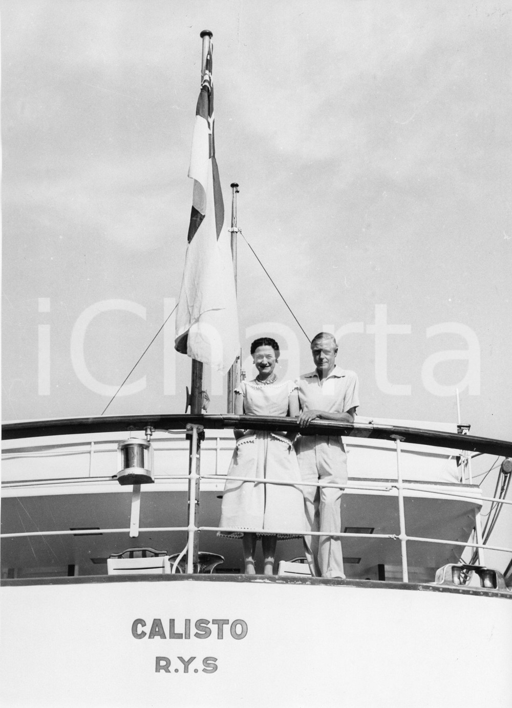 1955 PARAGGI Duchi di WINDSOR in navigazione sul CALISTO - Foto 18x24 cm 1955Fotografia vintage rara d'epoca.Timbro archivio Publifoto Genova al verso.FORMATO: 18x24 cm CONDIZIONI: FAIR (increspature al margine superiore)ICHARTA mette in vendita le stampe vintage della collezione Publifoto Genova, per la maggior parte inedita o in tiratura di pochi esemplari. Si tratta di un'ottima opportunit&agrave; di investimento per i collezionisti di fotografie d'epoca.    originale e autentica 1