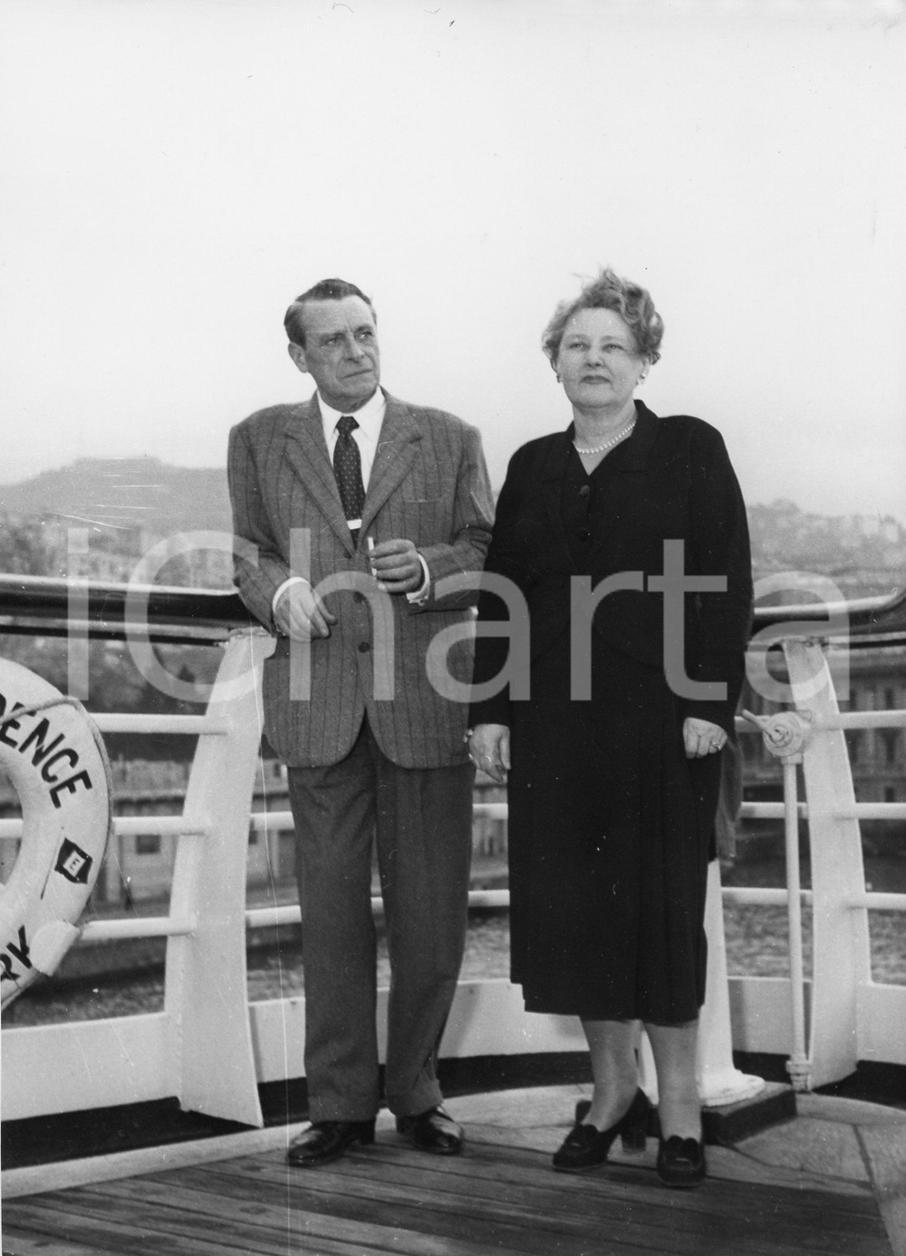 1955 GENOVA T/N Independence - Eduardo CIANNELLI in partenza (1) Foto vintage 1955Fotografia vintage rara d'epoca.Timbro archivio Publifoto Genova al verso.FORMATO: 18x24 cm CONDIZIONI: GICHARTA mette in vendita le stampe vintage della collezione Publifoto Genova, per la maggior parte inedita o in tiratura di pochi esemplari. Si tratta di un'ottima opportunit&agrave; di investimento per i collezionisti di fotografie d'epoca.    originale e autentica 1