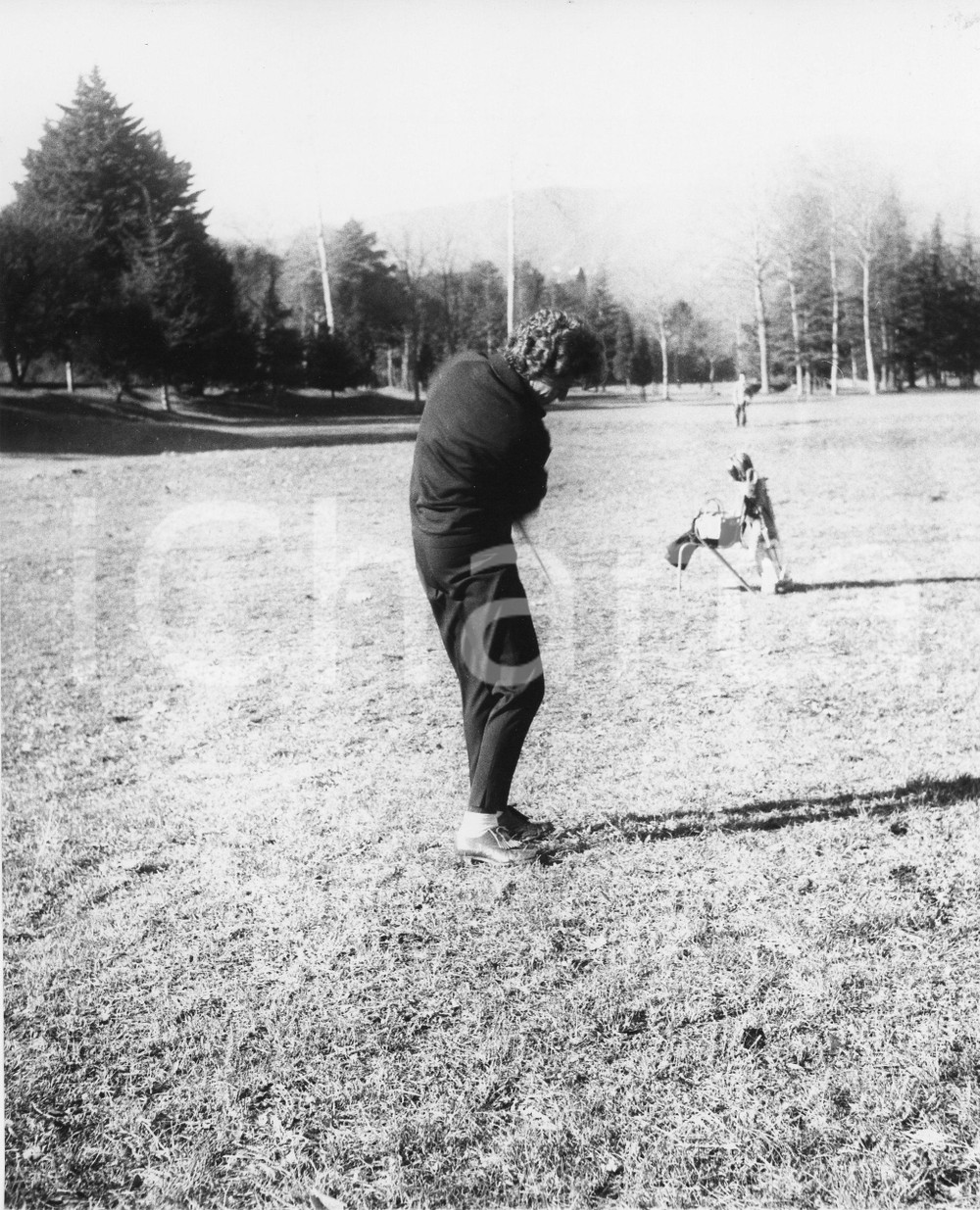 1961 RAPALLO Attrice Rita HAYWORTH gioca a golf - Foto vintage 18x21 cm 1961Fotografia vintage rara d'epoca.Timbro archivio Publifoto Genova al verso.FORMATO: 18x21 cm CONDIZIONI: GICHARTA mette in vendita le stampe vintage della collezione Publifoto Genova, per la maggior parte inedita o in tiratura di pochi esemplari. Si tratta di un'ottima opportunit&agrave; di investimento per i collezionisti di fotografie d'epoca.    originale e autentica 1