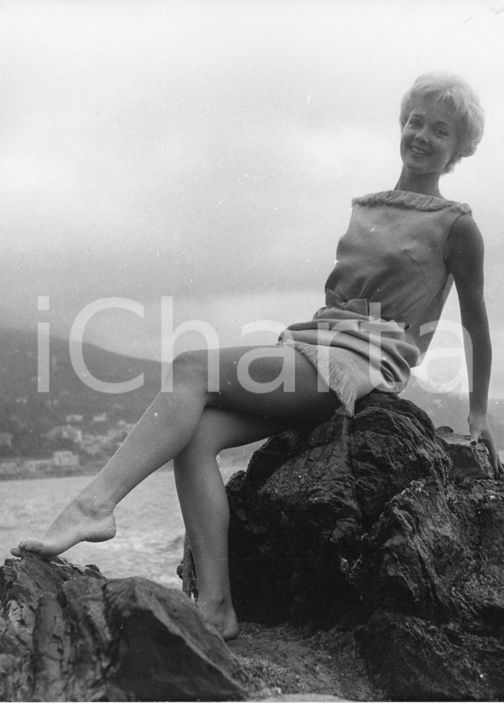 Fotografia d epoca originale 1958 RAPALLO Attrice Colette RICARD sul lungomare 2 Foto vintage 18x24 cm 1