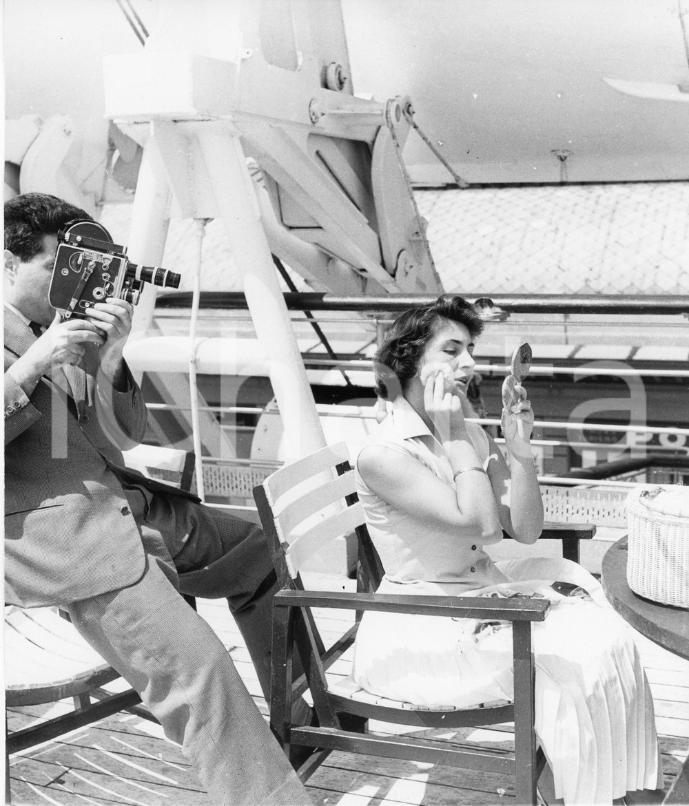 Fotografia d epoca originale 1958 GENOVA TEATRO Partenza Compagnia DUSE per il Sudamerica 1 Foto 18x20 1