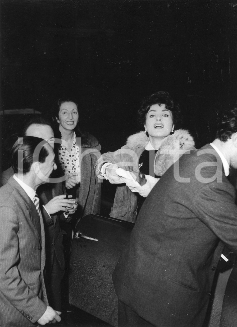 Fotografia d epoca originale 1958 RAPALLO Caccia alla Pentola d oro  Silvana PAMPANINI  Foto RARA 18x24 cm 1