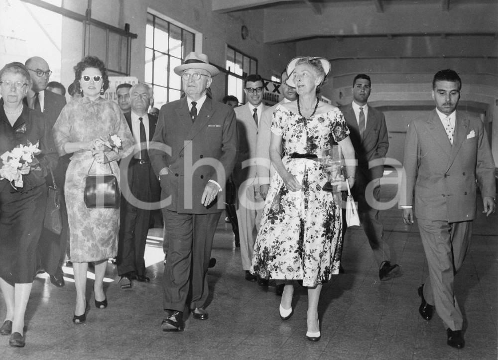 Fotografia d epoca originale 1958 GENOVA Arrivo ex presidente Harry TRUMAN con la moglie Elizabeth 2 Foto 1