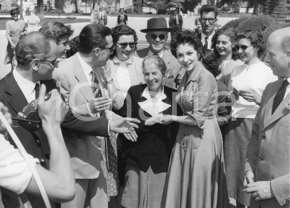 Fotografia d epoca originale 1955 FESTIVAL DI CANNES Titina DE FILIPPO con Gina LOLLOBRIGIDA  Foto 24x18 cm 1