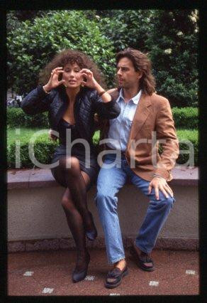 35mm vintage slide* 1990 ca CINEMA Luisa KULIOK Osvaldo LAPORT MILAGROS (7)  Diapositiva d'epoca, in formato 35 mm.CONDIZIONI: GOODE' severamente vietata la riproduzione. Tutti i diritti sono riservati.Nella diapositiva ICharta mette in vendita, sul negozio eBay e in esclusiva sul sito "icharta" il proprio archivio composto da numerose diapositive e negativi fotografici d'epoca, tutti originali e autentici, che attraversano la storia del costume italiano tra gli la fine degli anni Sessanta e Novanta.Si tratta di uno sguardo inedito sull'attualit&agrave;, la politica, la vita quotidiana, il gossip e la cultura, che fotografa il cambiamento della nazione in quest'ultimo scorcio del XX secolo. Un'occasione unica per il mercato del collezionismo, che vede finalmente disponibile un archivio eccezionale per vastit&agrave;, tematiche e condizioni, in un settore (il negativo fotografico e la diapositiva) di assoluta novit&agrave; e dalle interessanti prospettive di investimento. GOOD/buono   originale e autentica 1