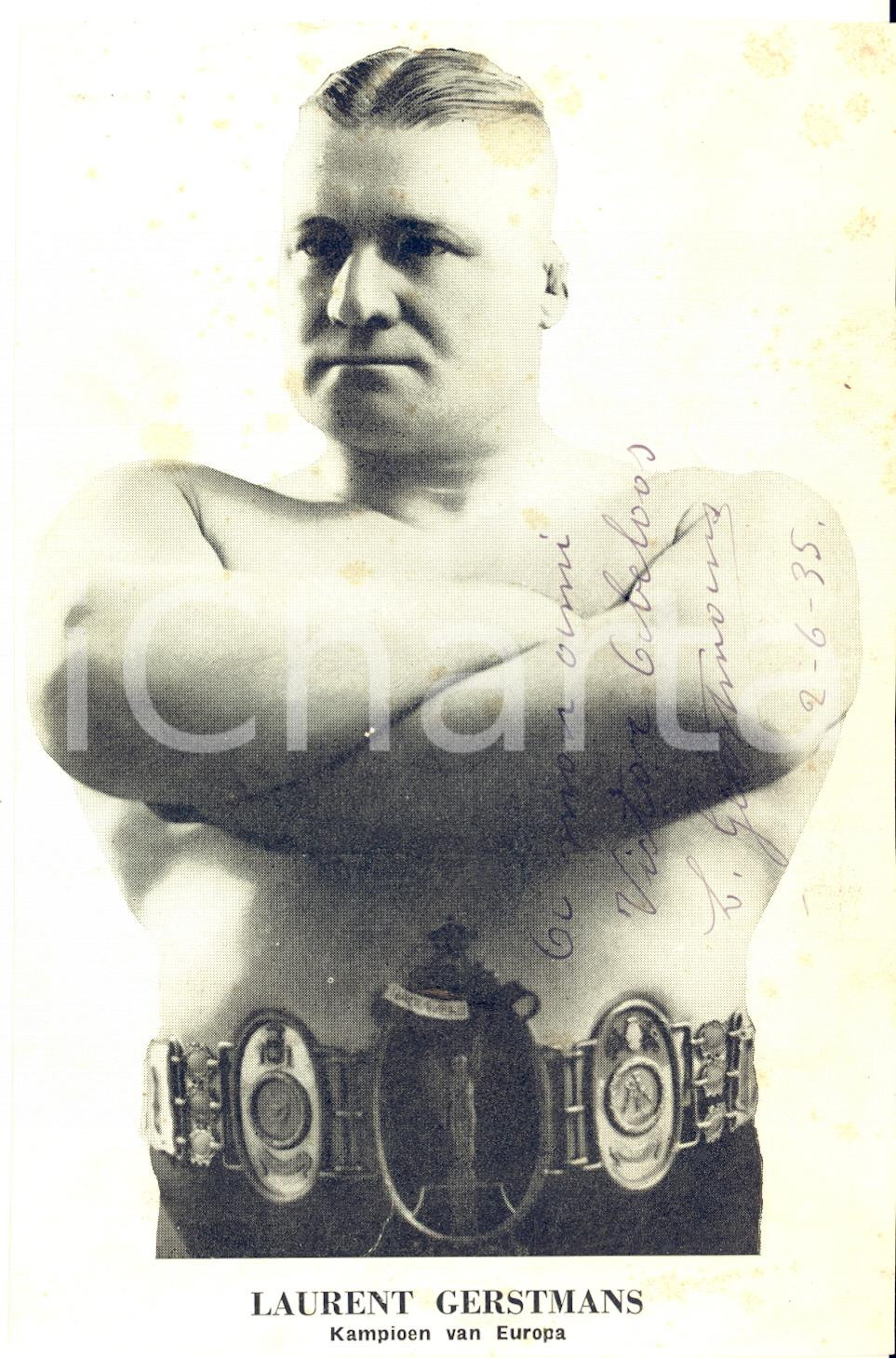 1935 BELGIUM WRESTLING Laurent GERSTMANS European champion - AUTOGRAPH  Fotografia seriale con messaggio autografo del lottatore.Pubblicit&agrave; al verso del caff&egrave; di propriet&agrave; del lottatore, il "Caf&eacute; Gerstmans", situato ad Anversa.CONDIZIONI: POOR (carta lenta e ingiallimenti)FORMATO: 12x18 cm    originale e autentica 1