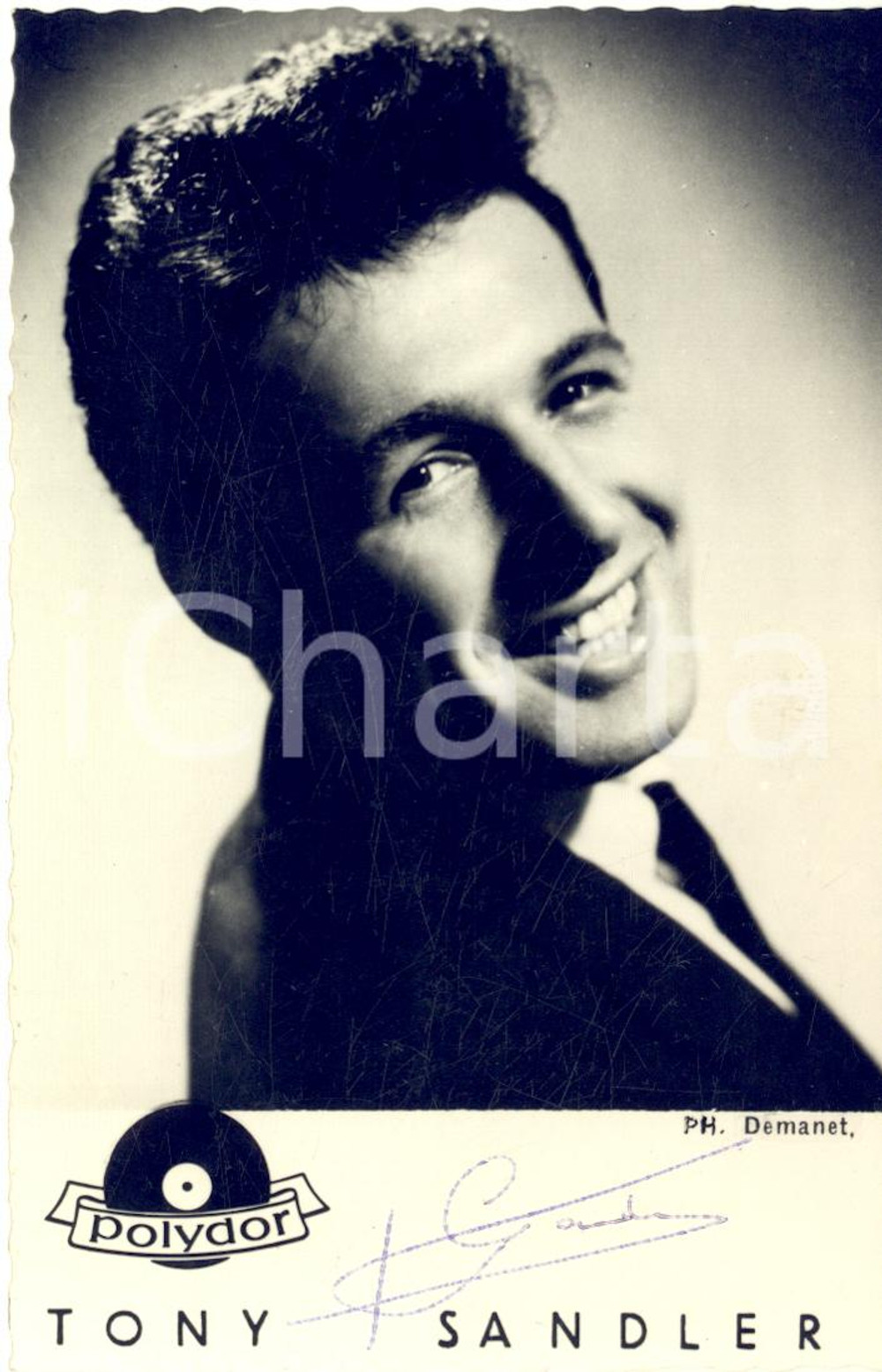 1960 ca Cantante Tony SANDLER - AUTOGRAFO su foto seriale POLYDOR 9x14 cm  Fotografia seriale con dedica autografa.CONDIZIONI: GFORMATO: 9x14 cm    originale e autentica 1