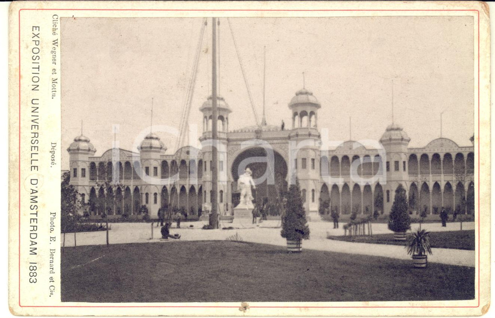 1883 AMSTERDAM Exposition Universelle - Photo vintage BERNARD et Cie 17x11 cm  Fotografia d'epoca, su cartoncino rigido.CONDIZIONI: FAIR (piccolo foro al margine inferiore, minima macchia al lato sinistro e lievi sbrecciature angolari; residui cartacei al verso)FORMATO: 17x11 cm    originale e autentica 1