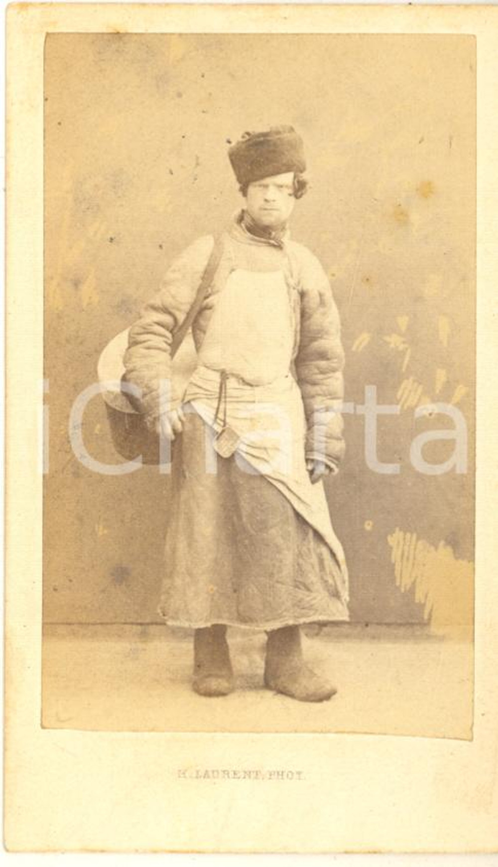1860 ca RUSSIAN TYPES Portrait of a worker - Photo albumen CDV LAURENT  Fotografia originale d'epoca.CONDIZIONI: FAIR (minime macchie e difetti di stampa)FOTOGRAFO: H. Laurent - St. PetersburgFORMATO: CDV    originale e autentica 1