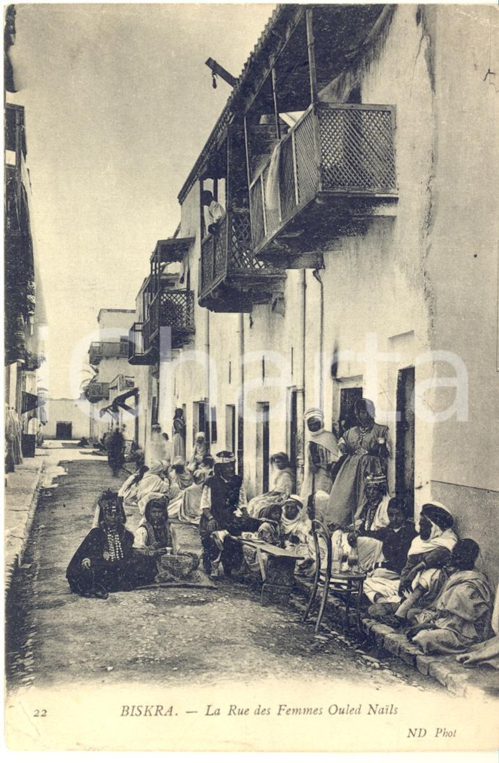 1909 PROSTITUTION BISKRA (ALGERIE) Rue Femmes Ouled Nails - RARE carte postale  Rara cartolina d'epoca, viaggiata.CONDIZIONI: FAIR (piccole piegature angolari)FORMATO: FP    originale e autentica 1