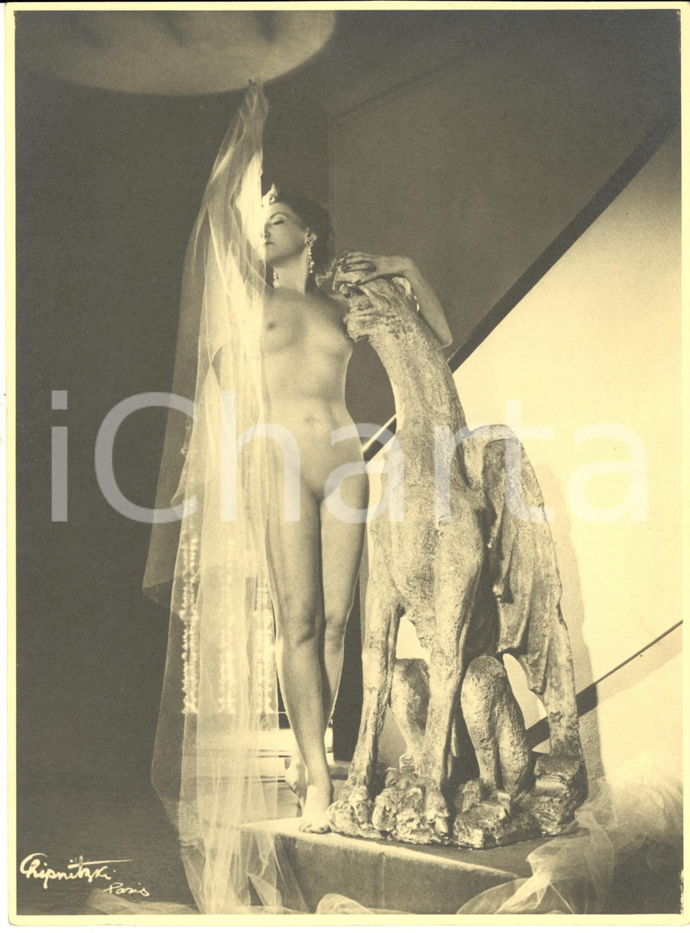 1950 ca EROTICA VINTAGE PARIS Ballerina nuda con statua - Foto STUDIO LIPNITZKI  Rara fotografia artistica d'epoca, con timbro al verso del fotografo.FOTOGRAFO: Studio Lipnitzki - 40, rue du Colis&eacute;e, ParisCONDIZIONI: GFORMATO: 17x23 cm    originale e autentica 1