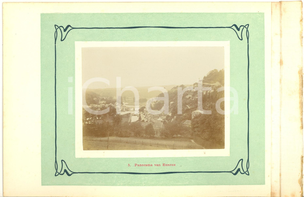 1910 ca ESNEUX (BELGIO) Veduta panoramica dall'alto - Foto vintage 23x15 cm  Fotografia originale d'epoca.La fotografia &egrave; montata su cartoncino rigido, con margine telato, poich&eacute; era parte di un album o serie.Didascalia originale: "3. Panorama van Esneux".CONDIZIONI: G (ma macchie di umidit&agrave; sul margine telato)FORMATO: 23x15 cm (cartoncino); 11x8 cm (fotografia)    originale e autentica 1