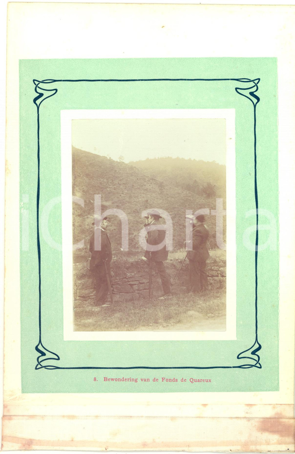 1910 ca FONDS DES QUAREUX (BELGIO) Escursionisti in osservazione - Foto VINTAGE  Fotografia originale d'epoca.La fotografia &egrave; montata su cartoncino rigido, con margine telato, poich&eacute; era parte di un album o serie.Didascalia originale: "8. Bewondering van de Fond de Quareux".CONDIZIONI: FAIR (lievi macchie sul margine telato)FORMATO: 15x23 cm (cartoncino); 8x11cm (fotografia)    originale e autentica 1
