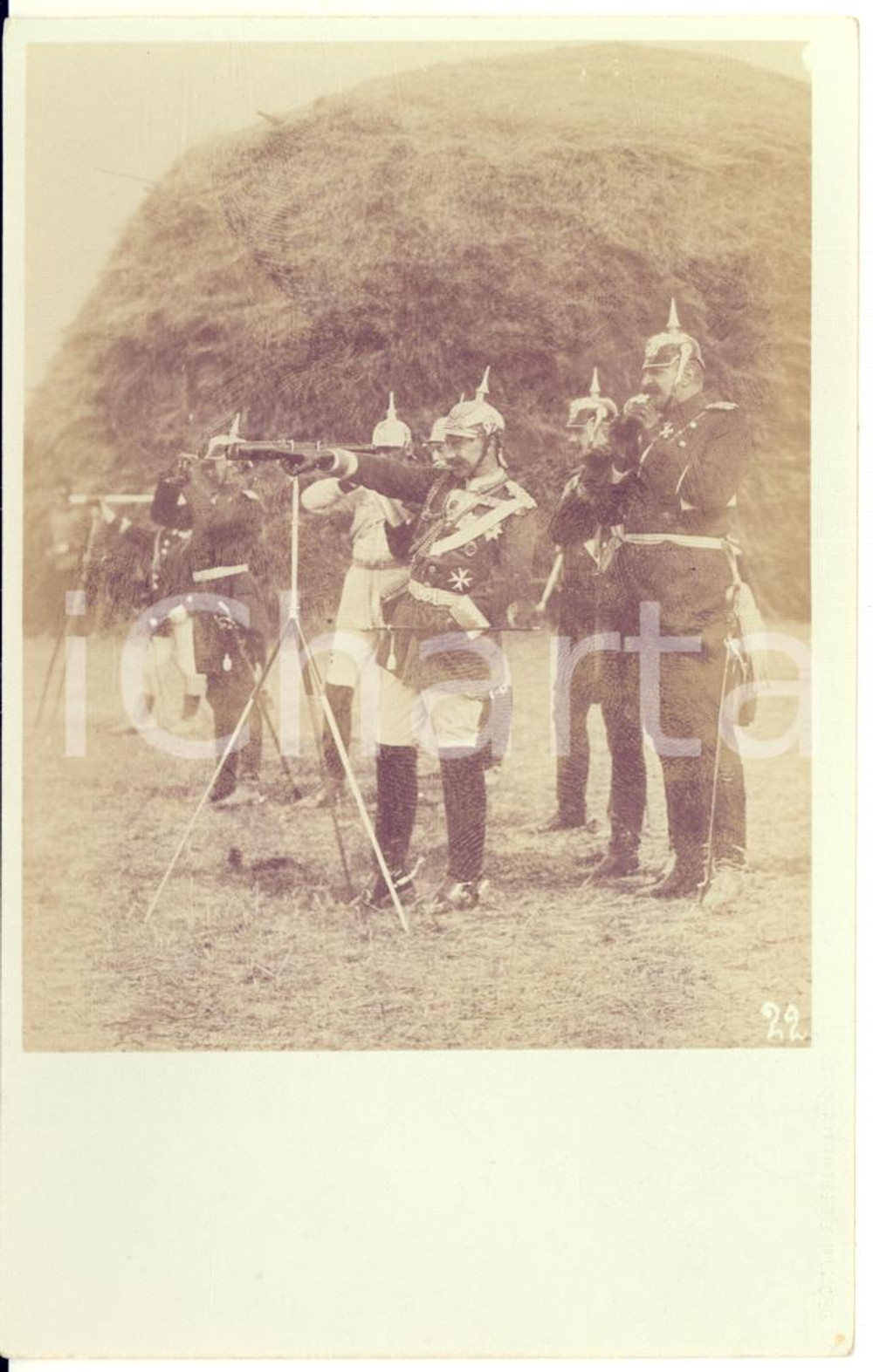 1907 GERMANY Kaiser Wilhelm II with officers - RARE Photo postcard  Fotografia originale d'epoca, in formato cartolina postale.In sovraimpressione &egrave; indicato l'editore, Georg Stilke, Berlin.CONDIZIONI: G FORMATO: FP    originale e autentica 1