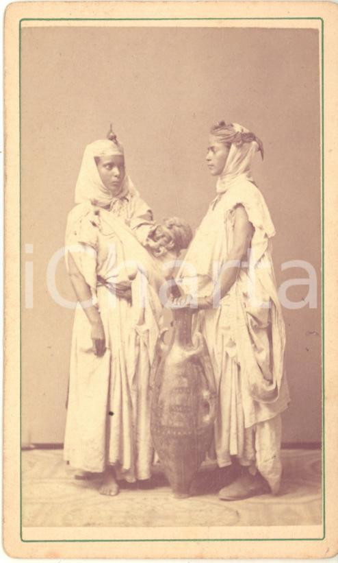 1870 ca ALGERIE (?) Jeunes femmes avec un enfant - RARE Photo CDV ethnique  Fotografia d'epoca, su cartoncino rigido.CONDIZIONI: GFORMATO: CDV    originale e autentica 1